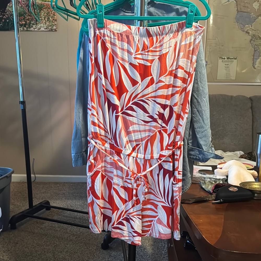 NWT Lascana Tropical Jumper Shorts Red and White and Pink Leaf Print Pockets